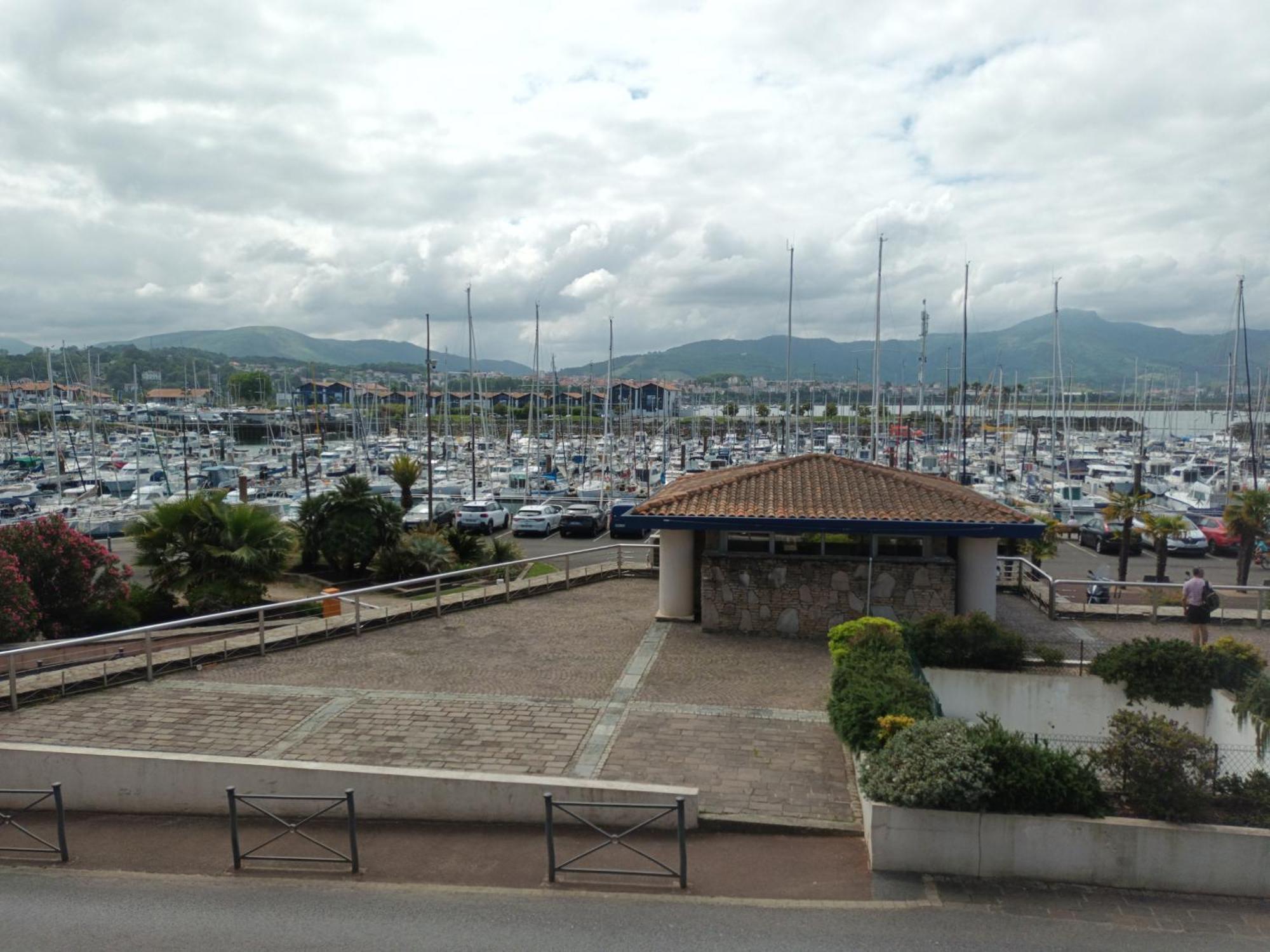 Spacieux T2 A Hendaye Avec Parking A Deux Pas De La Plage - Fr-1-239-794 Екстериор снимка